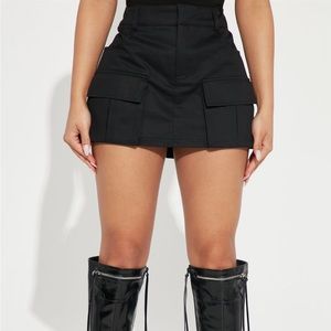 Fashion Nova black cargo skirt mini